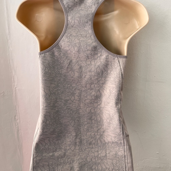 COPY - Fabuletics Grey Spandex Sports Racer Back Tank Top - Size Medium - Picture 3 of 3